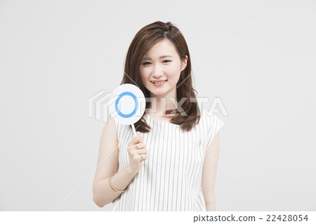 A woman to judge 22428054