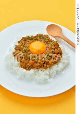 An image of keema curry (dry curry / minced curry rice). 22435128