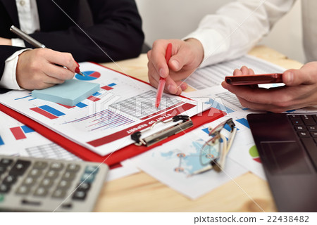 businesspeople study the strategy businesspeople study the strategy 22438482