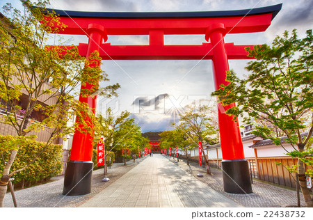 Torii gates in Fushimi Inari Shrine, Kyoto, Japan Torii gates in Fushimi Inari Shrine, Kyoto, Japan 22438732