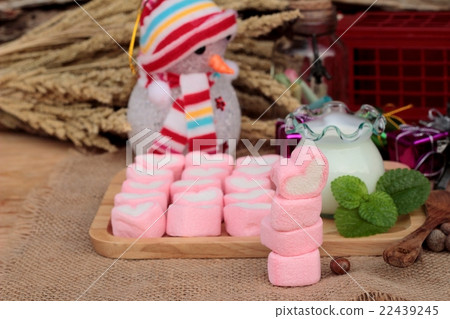 Heart pink marshmallow sweet with yoghurt Heart pink marshmallow sweet with yoghurt 22439245