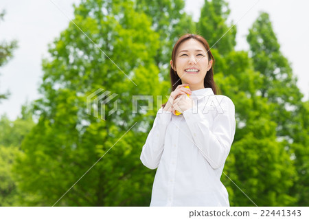 Woman with smartphone 22441343