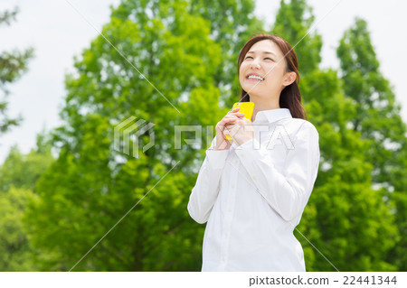 Woman with smartphone 22441344