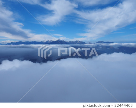 從阿梅山山頂騎馬的白馬山 22444403