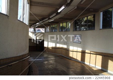 Enter the underground gait space Enter the underground gait space 22445908