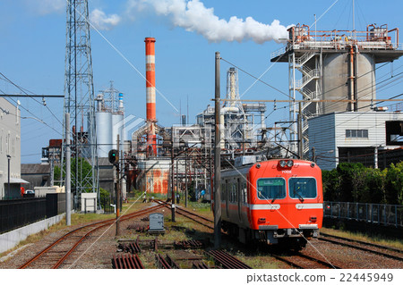 運行在工廠背景的Gyeonnam火車 運行在工廠背景的Gyeonnam火車 22445949