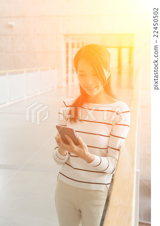use cellphone woman 22450502
