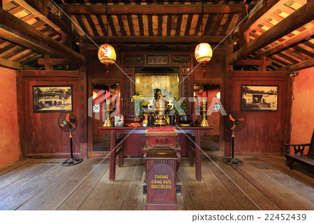 Interior view of the shrine inside the Hoi An bridge (Nihonbashi) 22452439