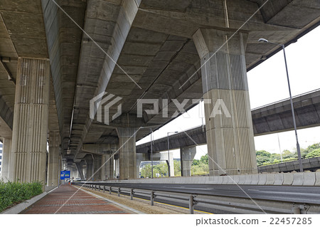 Concrete bridge pillars 22457285