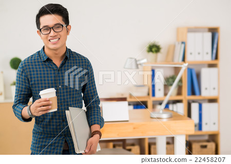 Casual businessman 22458207