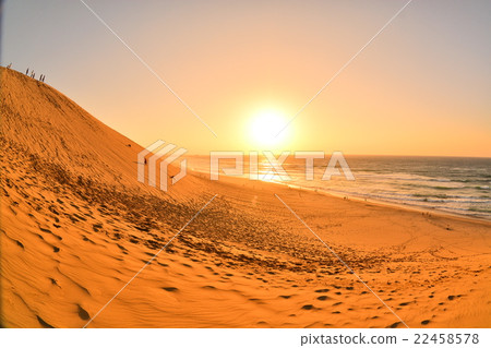 The beautiful setting sun of Tottori sand dune The beautiful setting sun of Tottori sand dune 22458578
