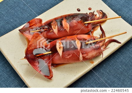 烤魷魚配魷魚（烤魷魚）。烤攤位醬。 22460545