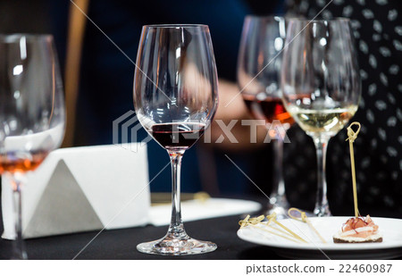 wine tasting 22460987