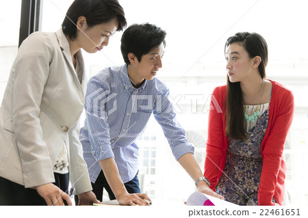 A man and a woman making a meeting A man and a woman making a meeting 22461651