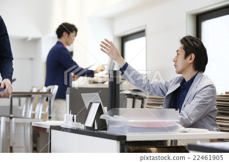 Boss giving instructions 22461905