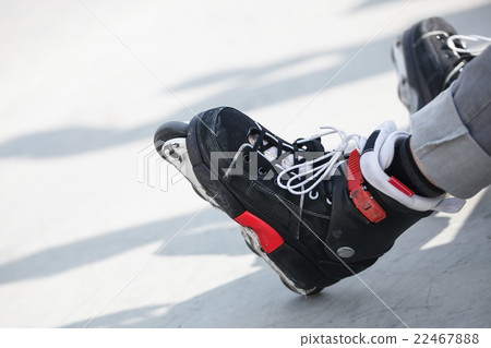 Aggressive inline rollerblader in skatepark Aggressive inline rollerblader in skatepark 22467888