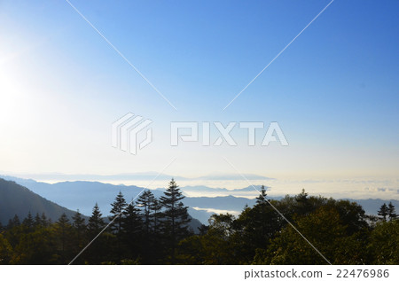 漂浮在雲彩海的山希望從Tsugaike高原 22476986
