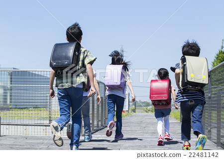 Outdoor elementary school student 22481142