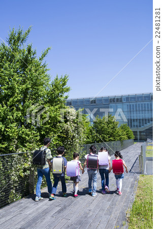 Outdoor elementary school student 22481281