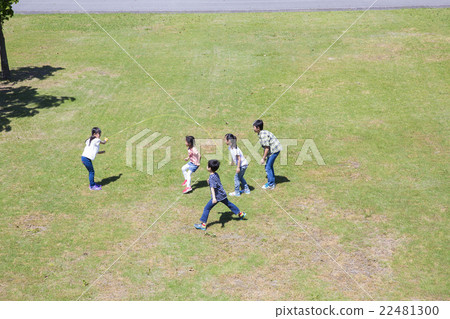 Outdoor elementary school student 22481300