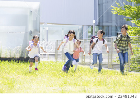 Outdoor elementary school student 22481348