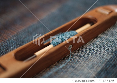 Weaving shut (aka) aka shuttle Weaving shut (aka) aka shuttle 22487426