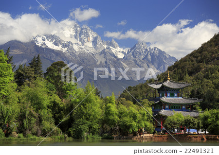 Black Longtan and Yushu snow mountain in Yunnan province, Lijiang City, China 22491321