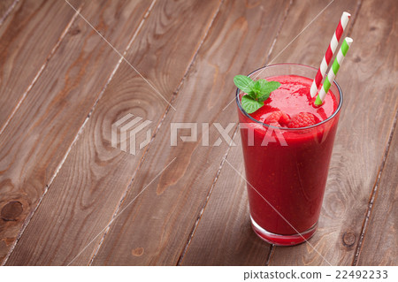 Raspberry smoothie 22492233