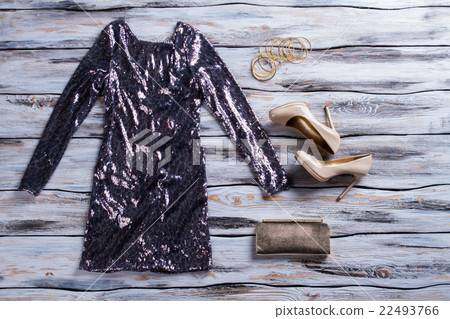 Gray sparkly dress and shoes.  22493766