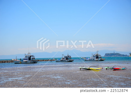 Kamakura Takiza at fine weather Enoshima seen from the coast 22512874