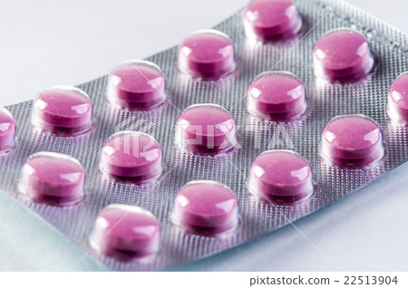 Pink medicine pills on white background Pink medicine pills on white background 22513904