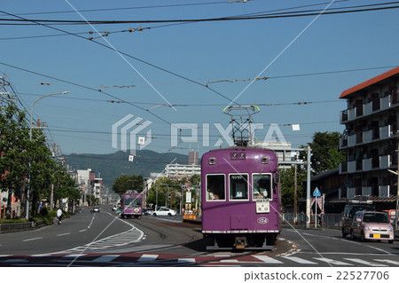 在京都三條通道上運行的風暴力量 22527706