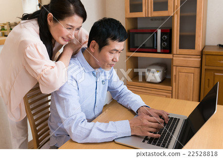 Middle couple Middle couple 22528818