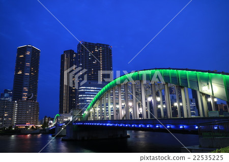 Katsuobashi和高層建築的夜景 22535225
