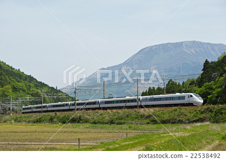 The 681 series Harasaki running up the spring of Omiji 22538492