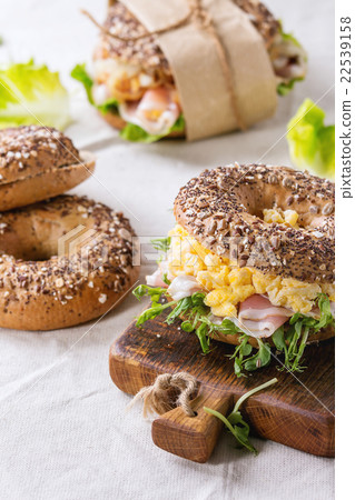 Whole Grain bagels 22539158
