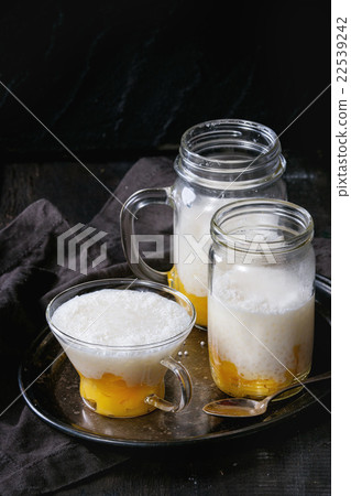 Tapioca dessert with mango 22539242
