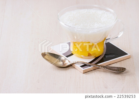 Tapioca dessert with mango Tapioca dessert with mango 22539253