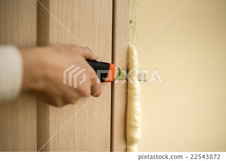 Master knife cuts polyurethane foam Master knife cuts polyurethane foam 22543872