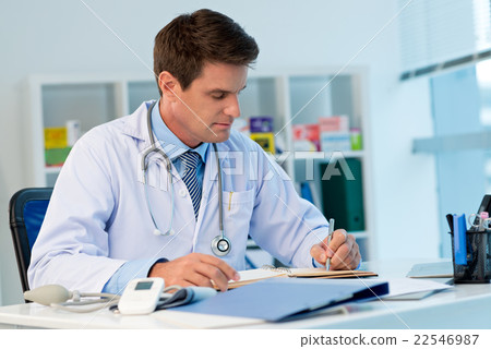 Physician at work 22546987