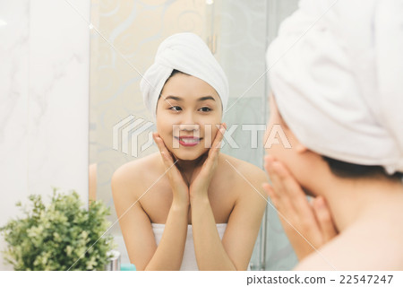 Moisturizing skin Moisturizing skin 22547247