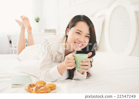 Breakfast in bed 22547249