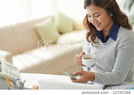 Reading text message 22547266