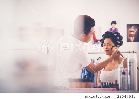 Applying highlighter Applying highlighter 22547613