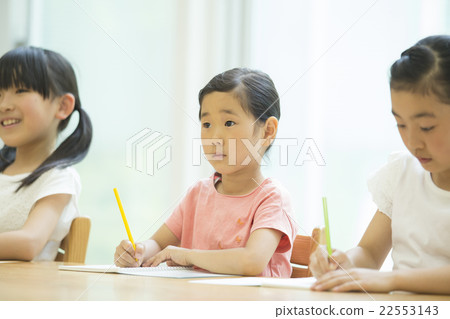 Elementary school student 22553143