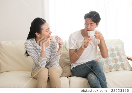 一對夫婦喝咖啡 22553556