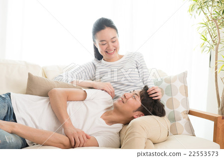 A close couple 22553573