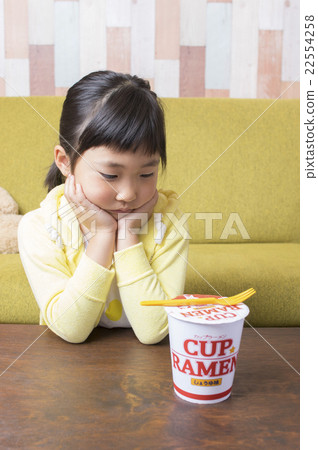 等待杯子拉麵等待孩子餓了 22554258