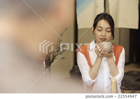 喝茶的女人 22554947