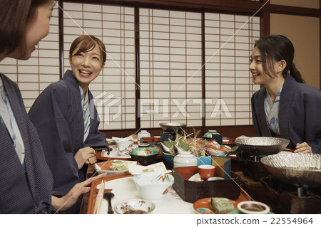 在客棧吃飯的女人 22554964